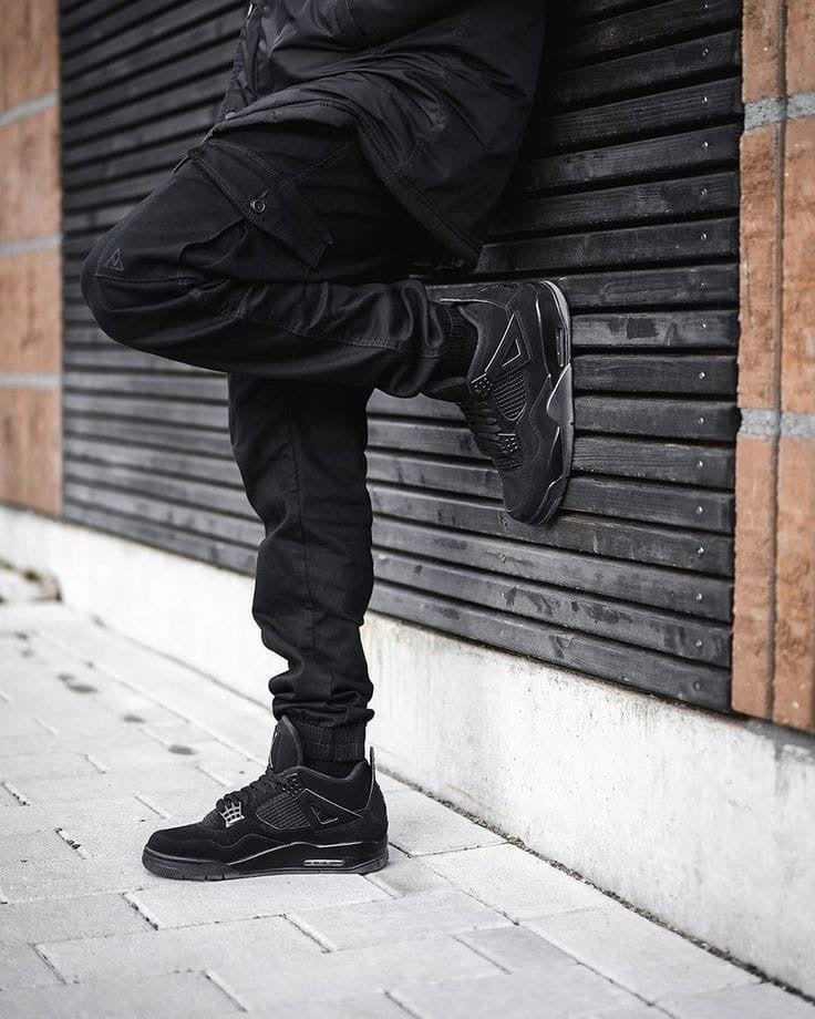 Retro 4 'BLACKCAT'🖤