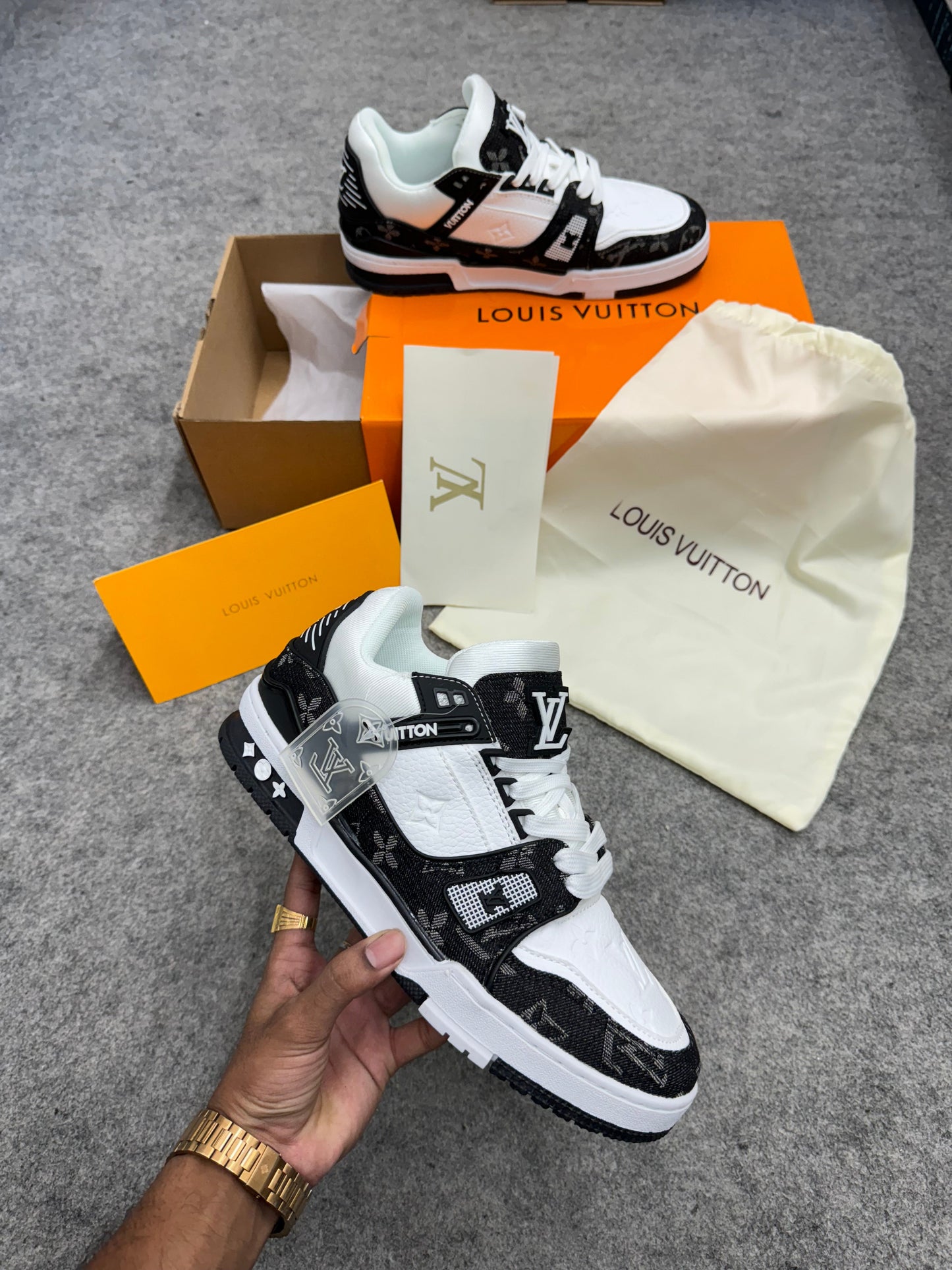 Louis Vuitton Trainer 'Black”