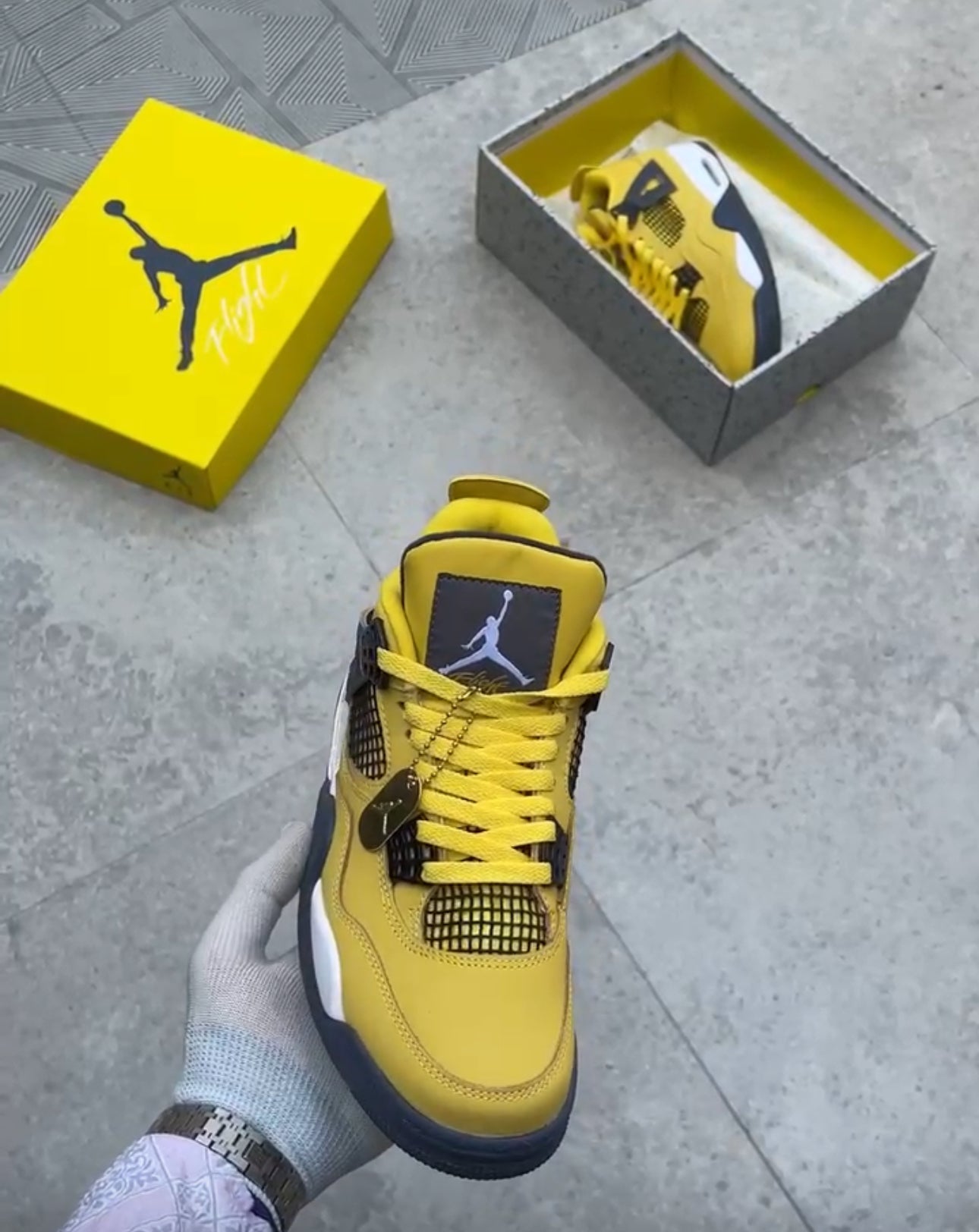Retro 4 x “Ligthning”⚡️