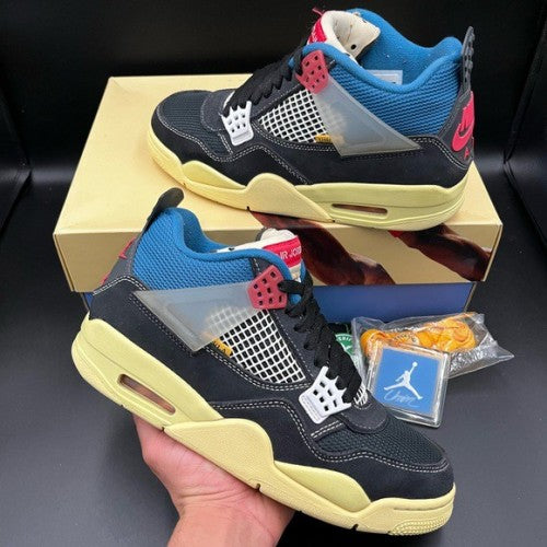 Retro 4 Off Noir