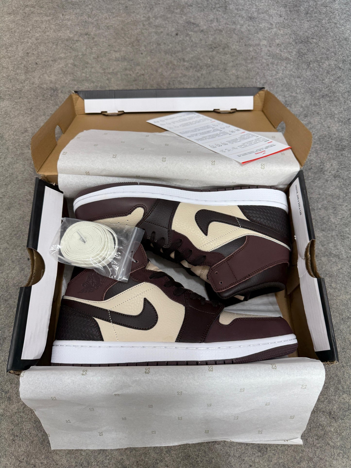 AIR JORDON 1 MID SE ( PARIS YMCA)