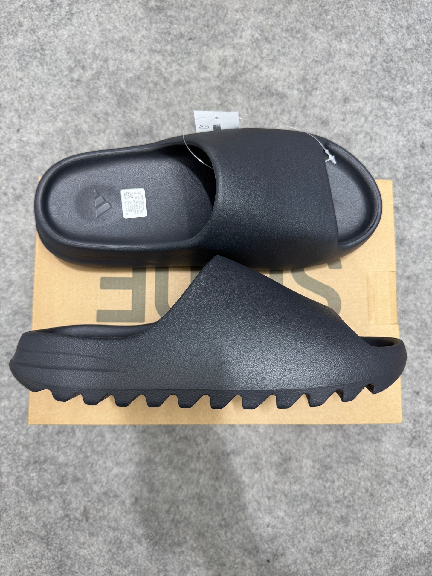 Yeezy slide 'ONYX' (UA)