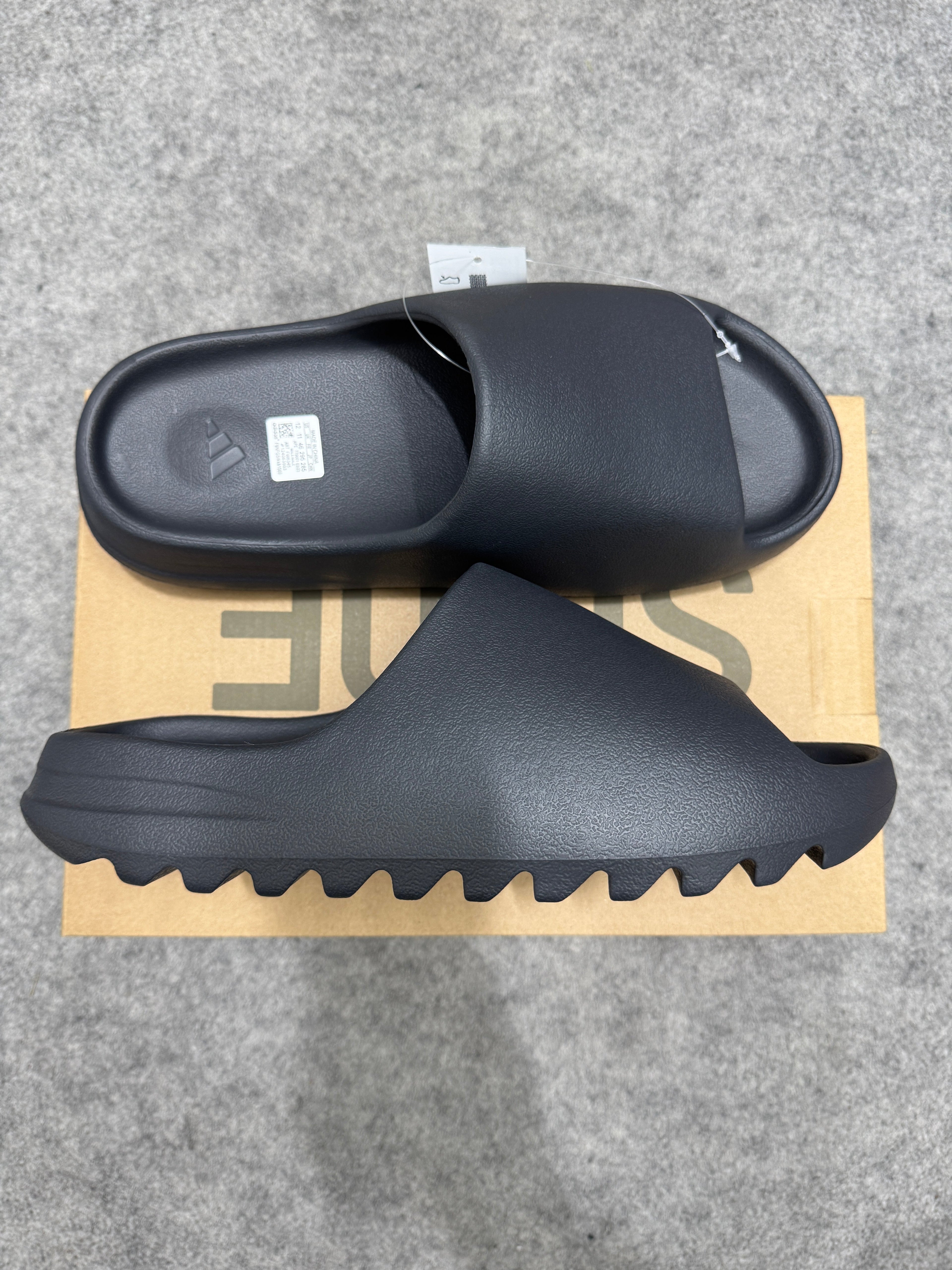 Yeezy slide 'ONYX' (UA)