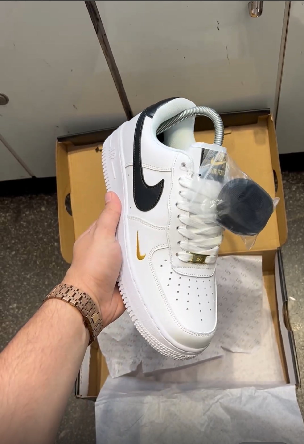 Airforce 1 White/Black “MINI GOLD”