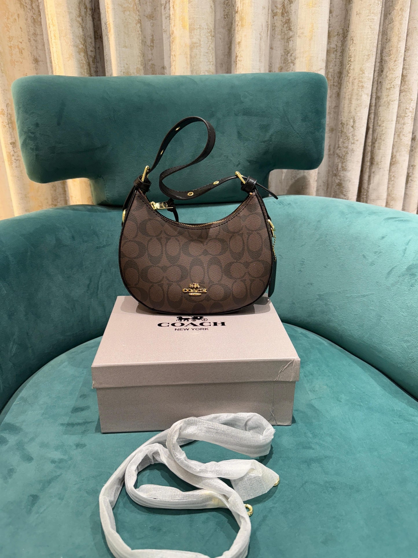 *Coach Carmen Mini Crossbody In Signature Jacquard Coffee 🤎💯*