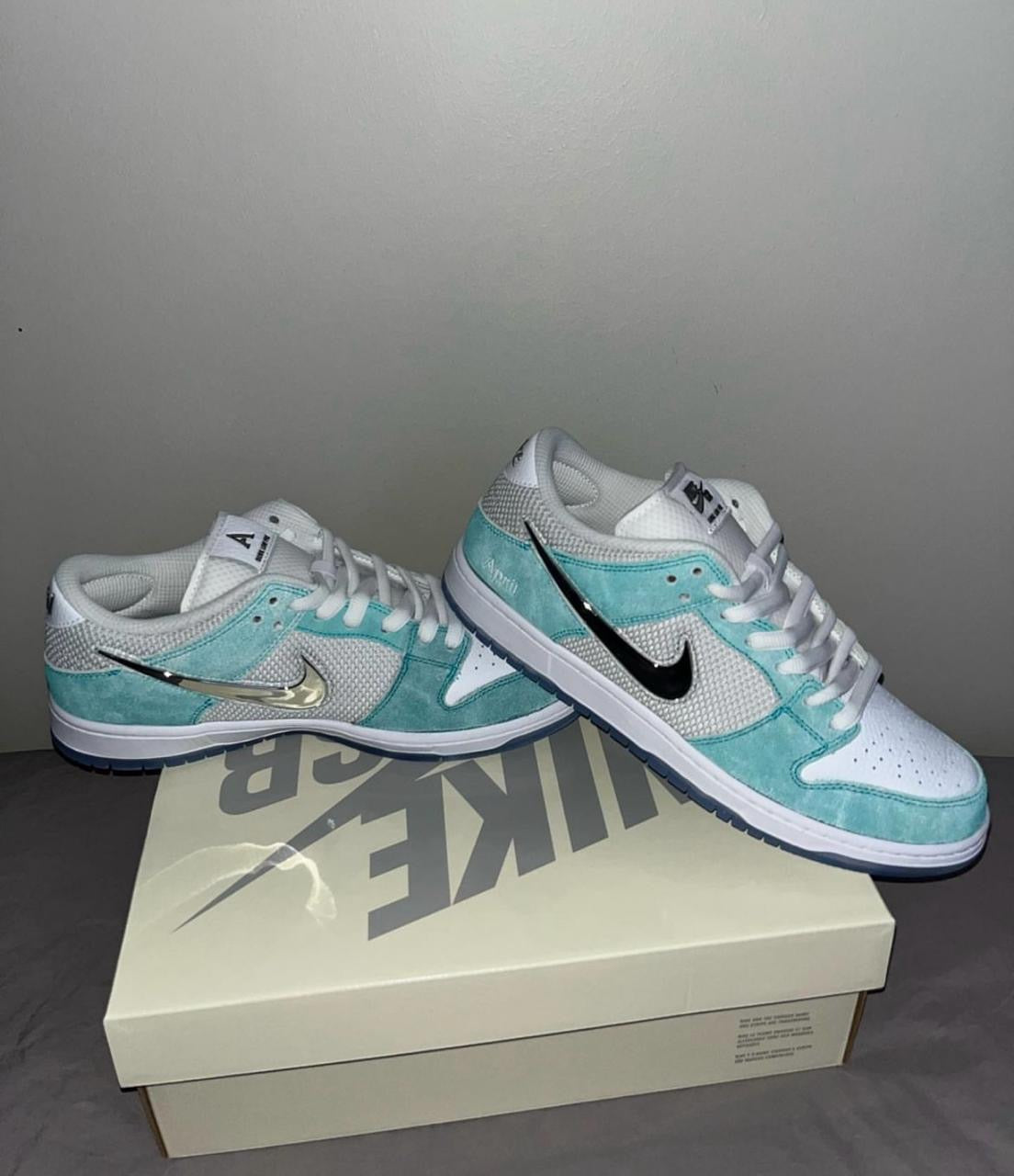 SB Dunk 'APRIL'
