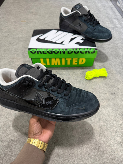 SB Dunk low 'Duck Of The Feather Black University'