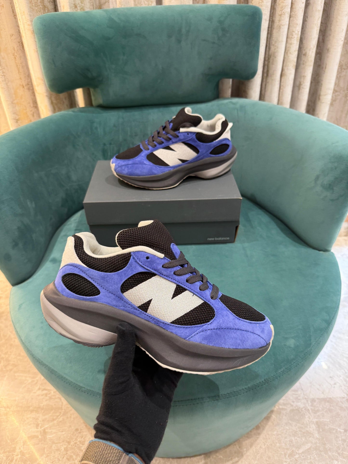 New Balance “RUNNER  BLACK/BLUE”