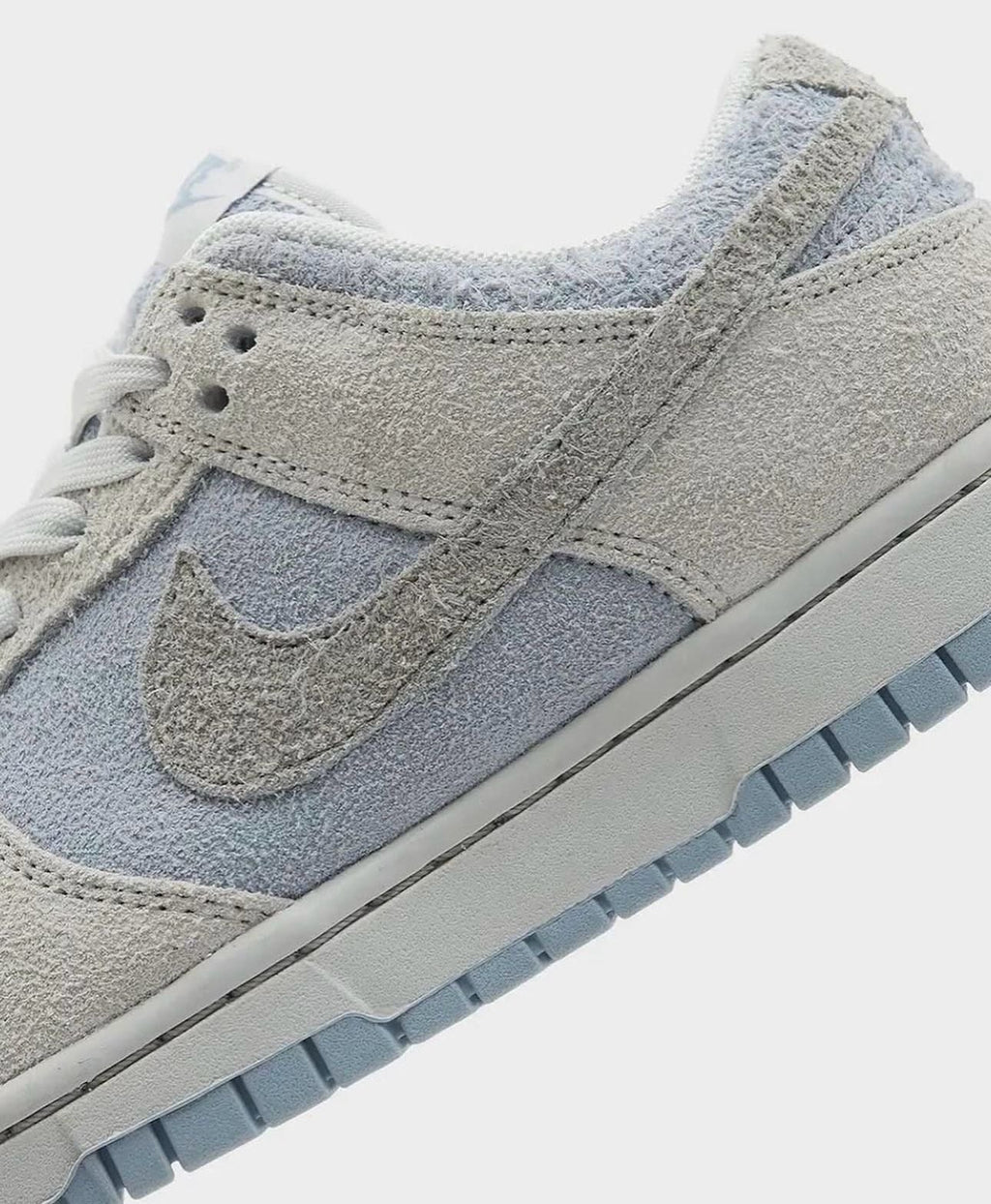 SB Dunk low 'photon dust ' shaggy blue