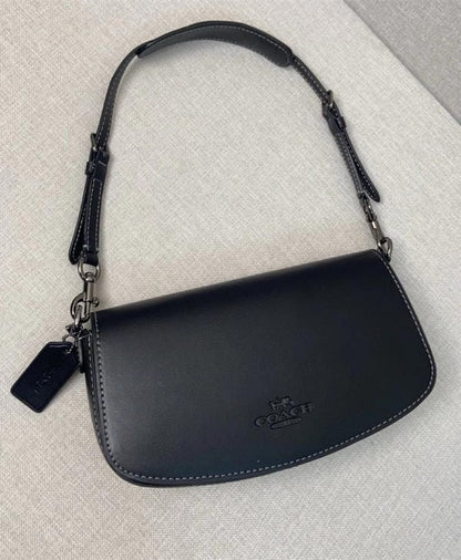 Coach Andrea Shoulder Bag (black)🖤