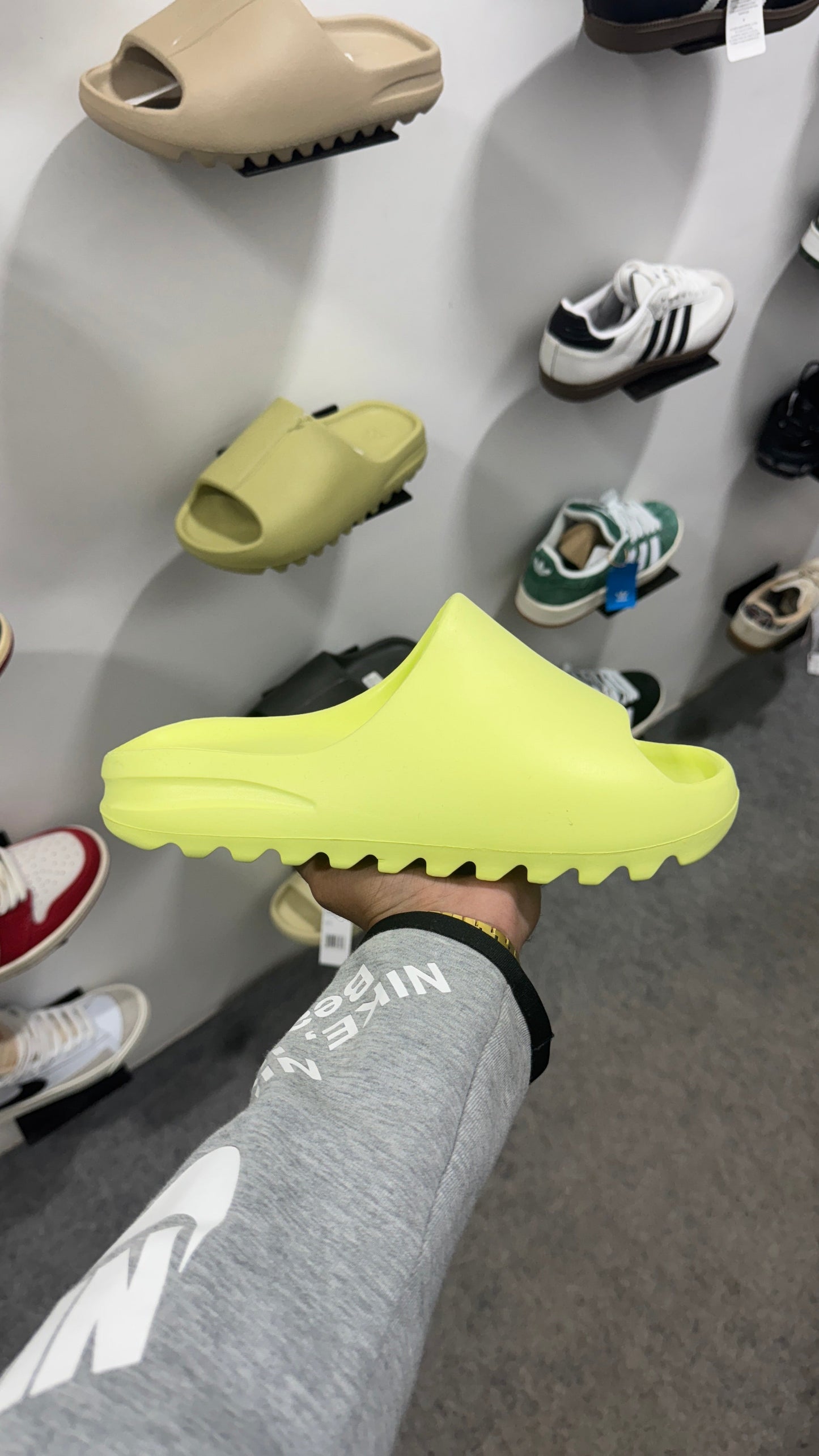Yeezy slide 'GLOW GREEN' (UA)