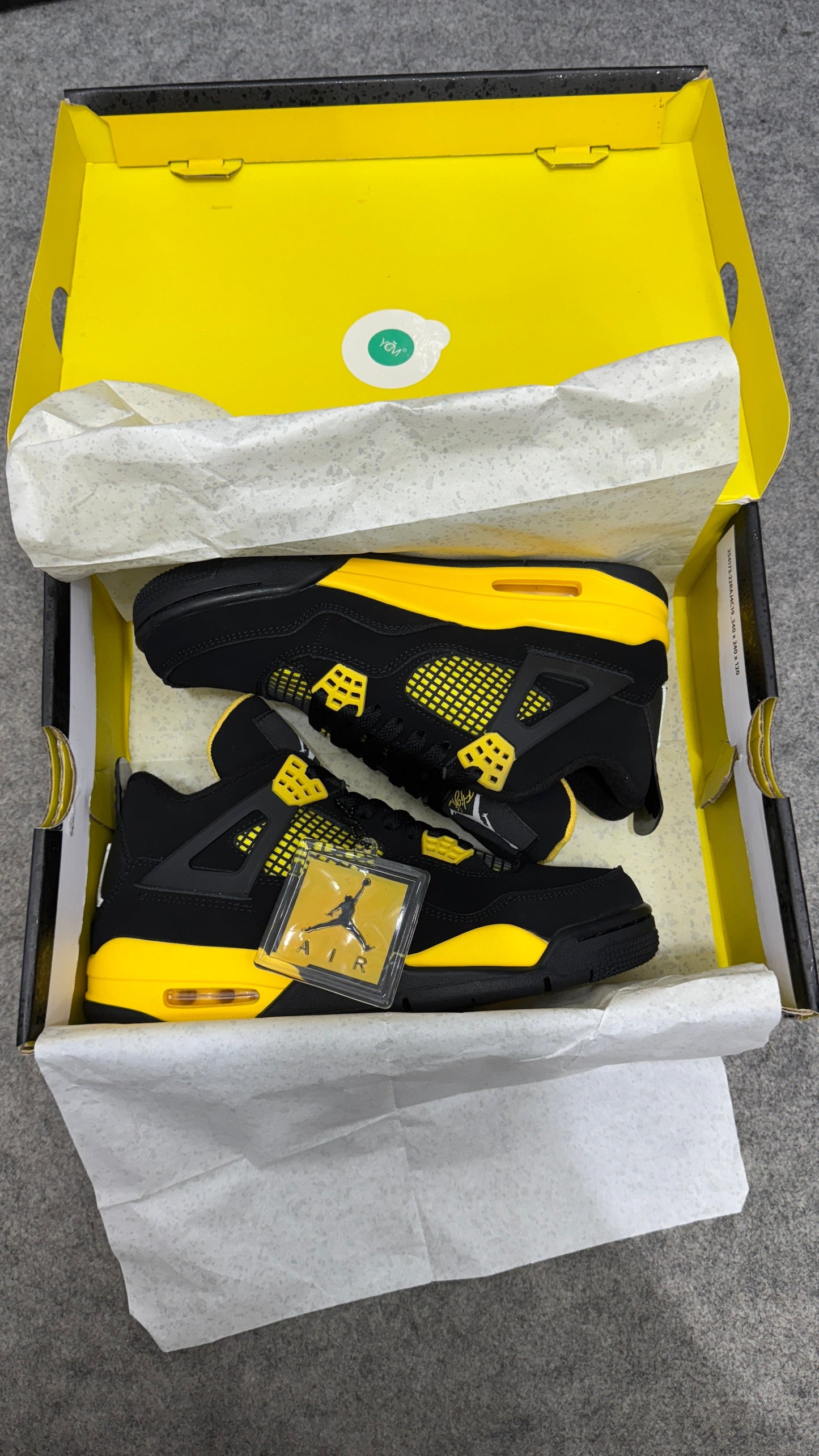 Retro 4 'Yellow Thunder'💛