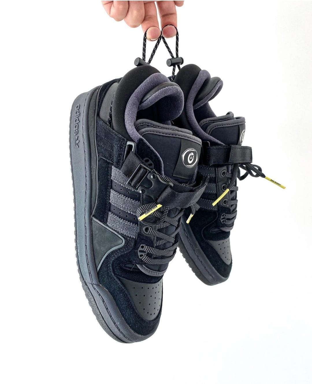 Adidas Bad Bunny “FORUM BLACK”