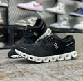On Running cloud 5 ( black/white)”