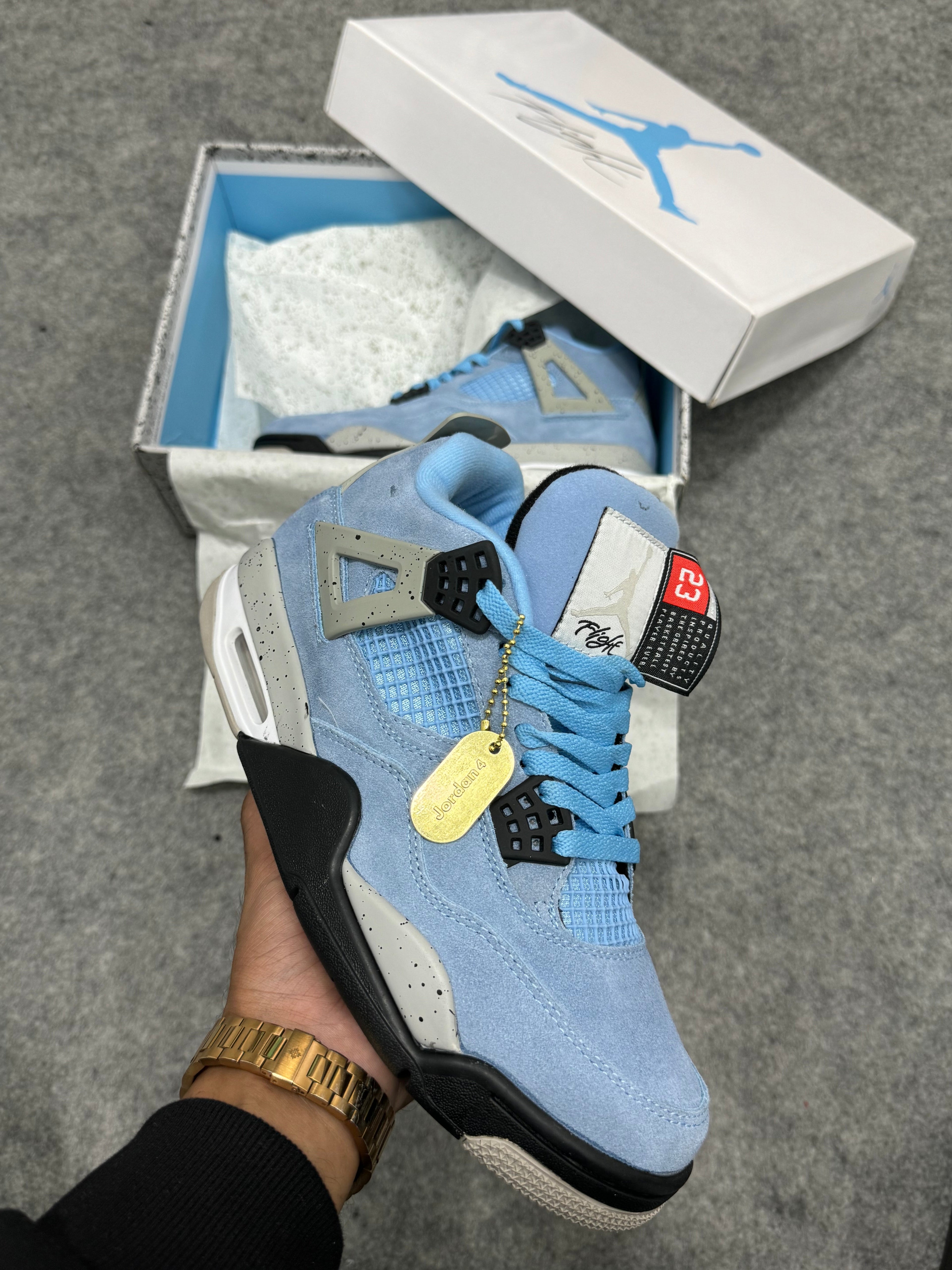 Retro 4 'University Blue'