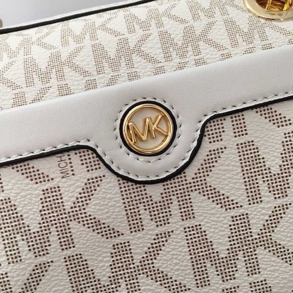 Michael Kors Blair Boston ( Beige/white/ pink )🤍🩷