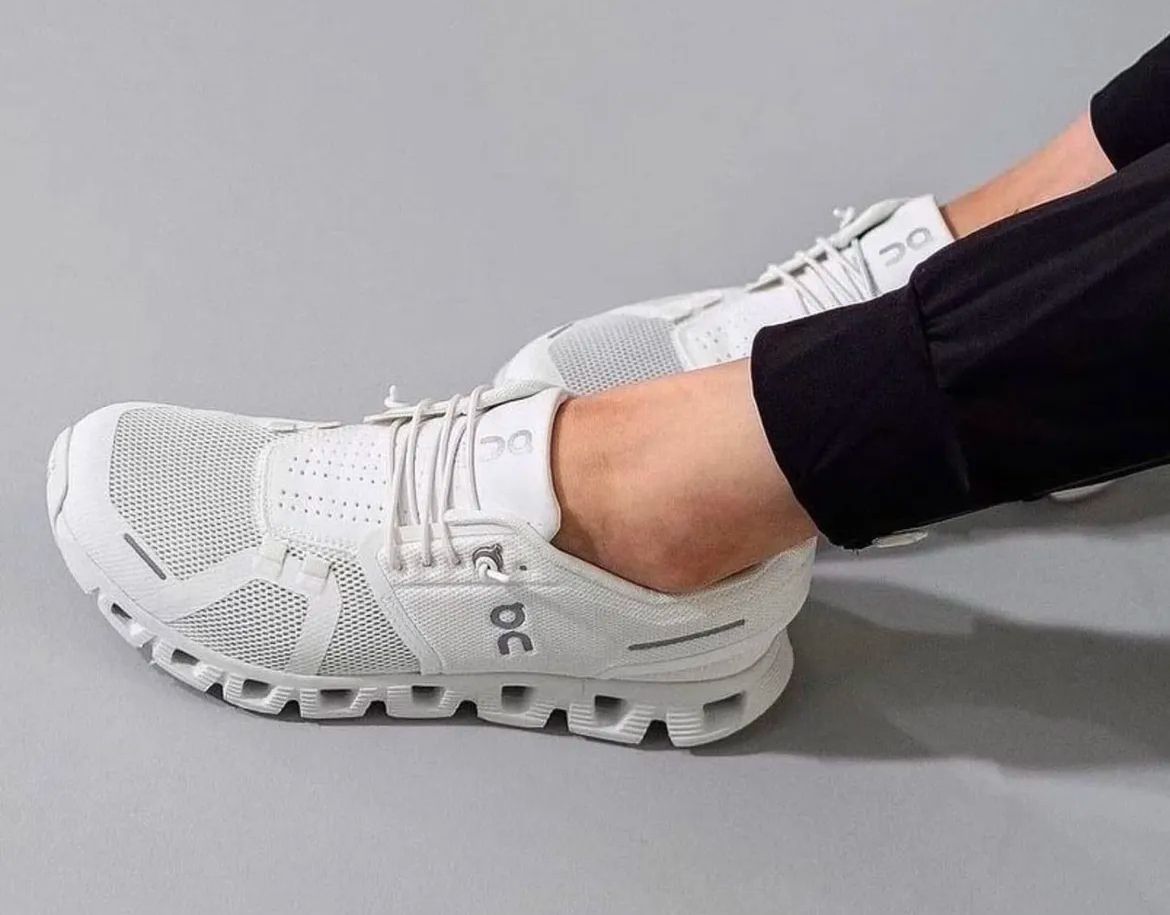 On Running cloud 5 (white)