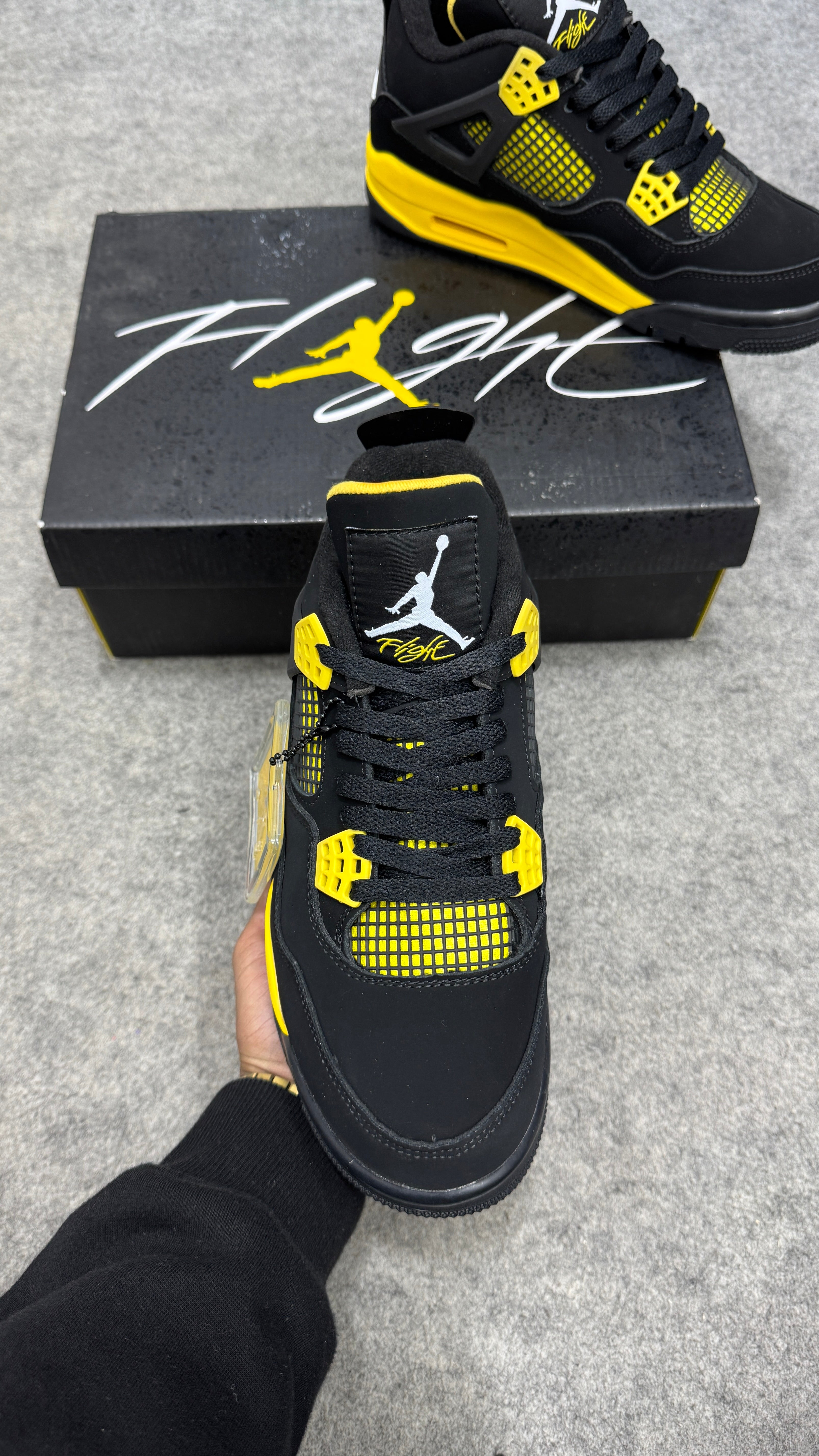 Retro 4 'Yellow Thunder'💛