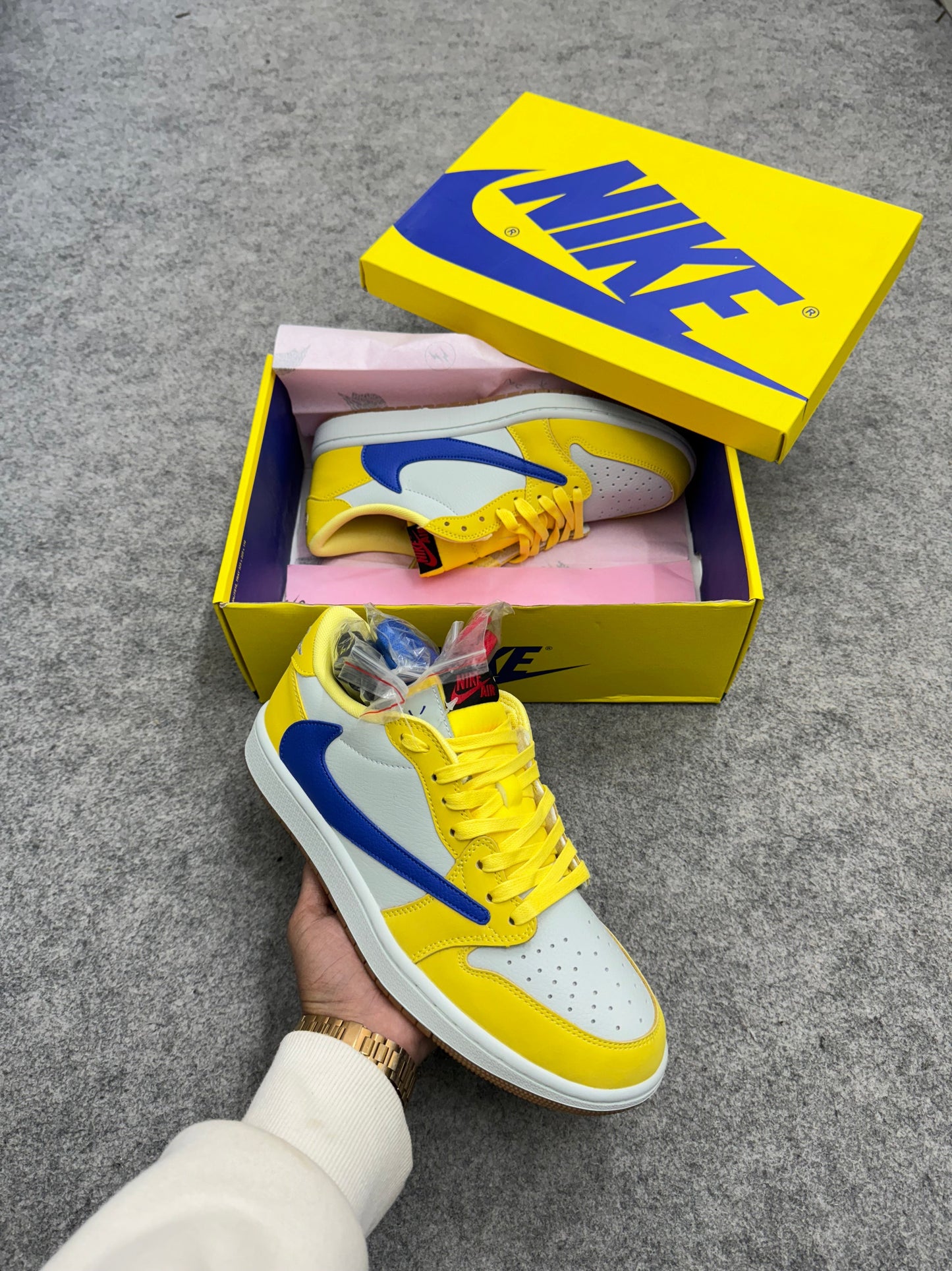 AJ 1 Low x Travis Scott 'Canary”