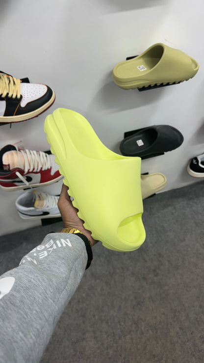 Yeezy slide 'GLOW GREEN' (UA)