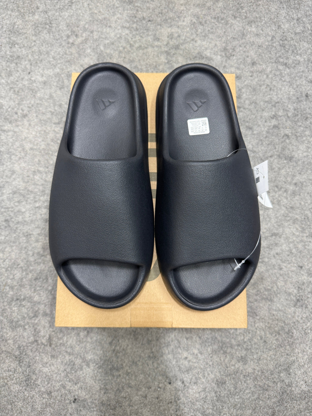 Yeezy slide 'ONYX' (UA)