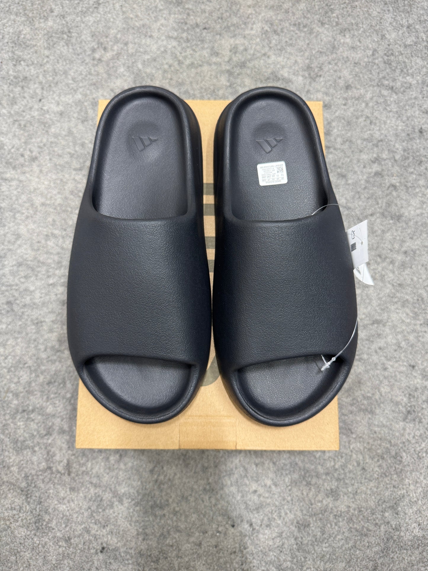 Yeezy slide 'ONYX' (UA)