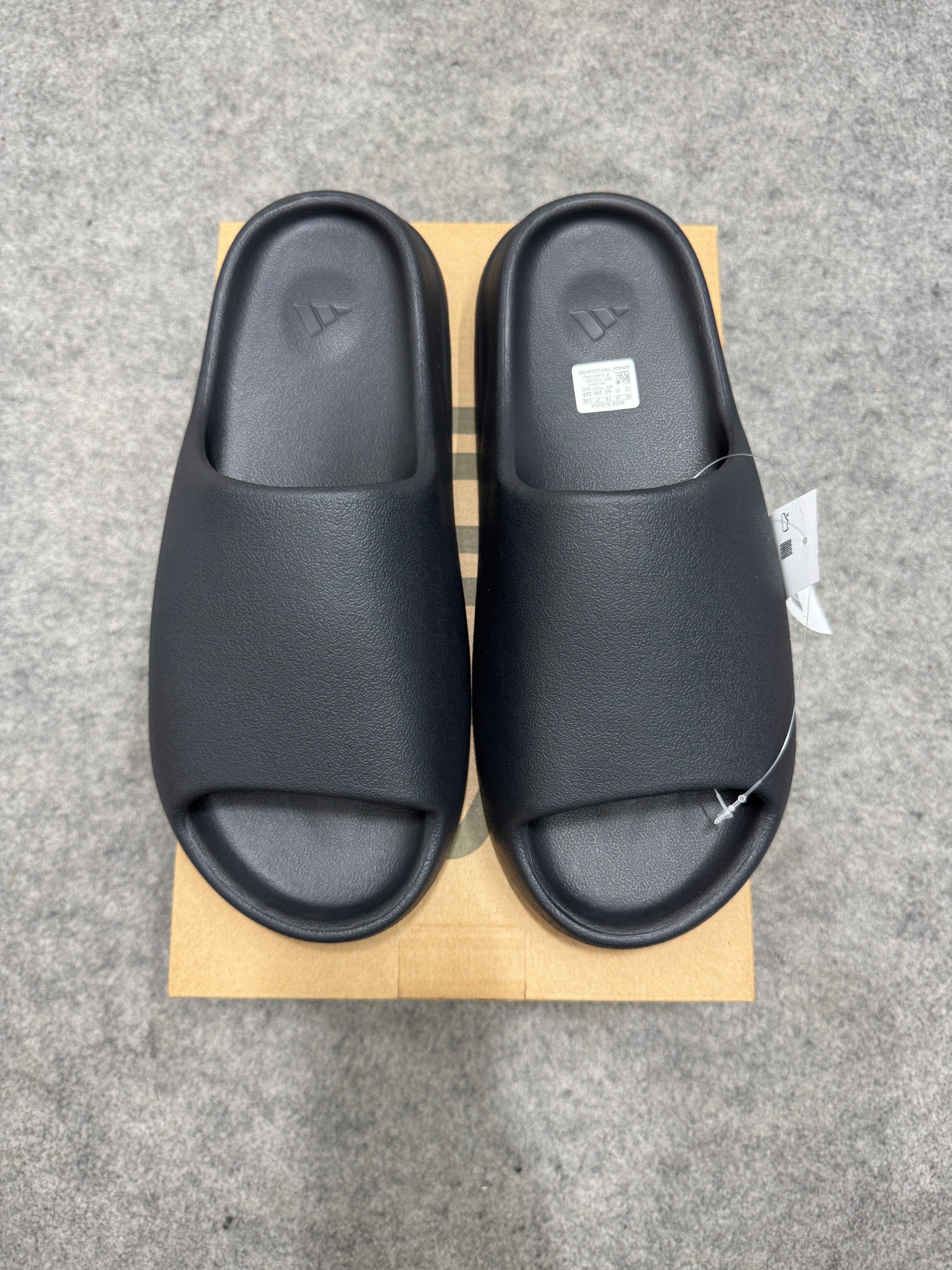 Yeezy slide 'ONYX' (UA)