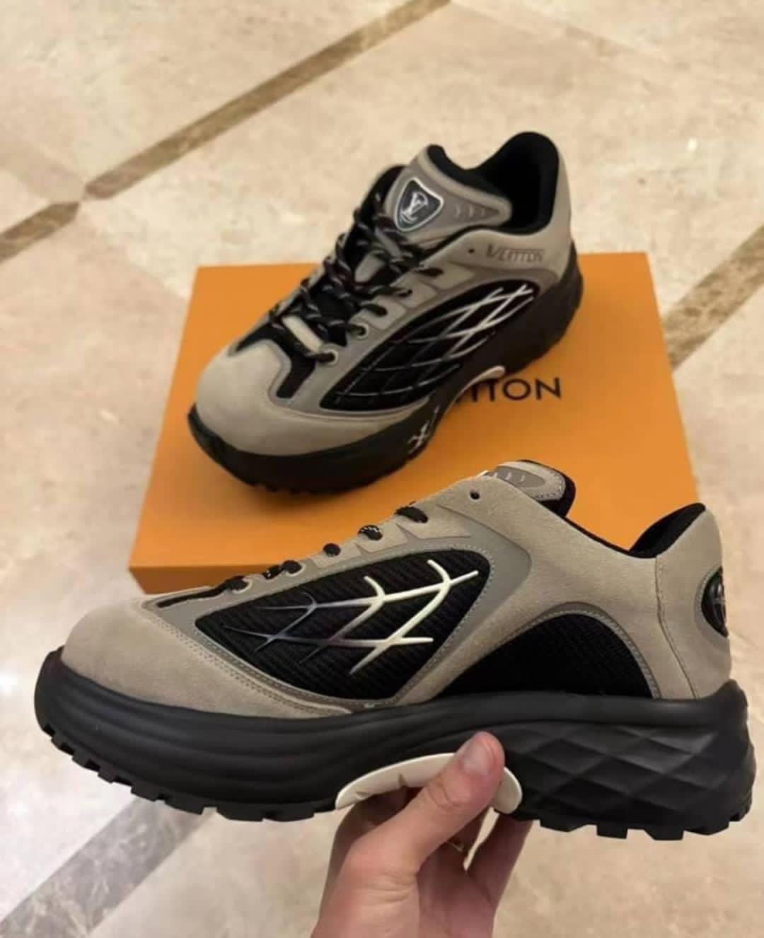 Louis Vuitton discovery Lace Up Brown