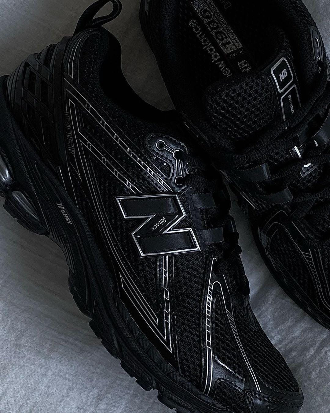 New Balance 1906r Black & Silver metallic