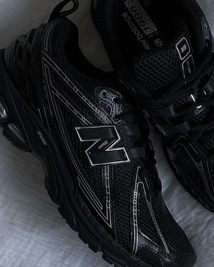 New Balance 1906r Black & Silver metallic